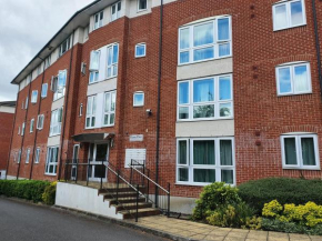 global relocation 2 Bed Apt Near Hatfield Station Free Parking